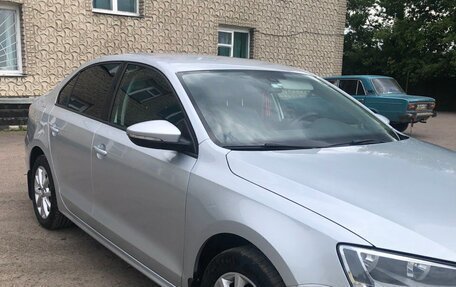 Volkswagen Jetta VI, 2011 год, 900 000 рублей, 4 фотография