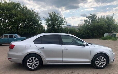 Volkswagen Jetta VI, 2011 год, 900 000 рублей, 11 фотография