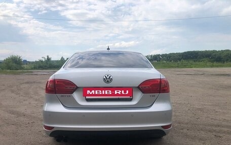 Volkswagen Jetta VI, 2011 год, 900 000 рублей, 6 фотография