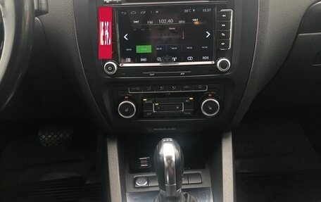 Volkswagen Jetta VI, 2011 год, 900 000 рублей, 8 фотография