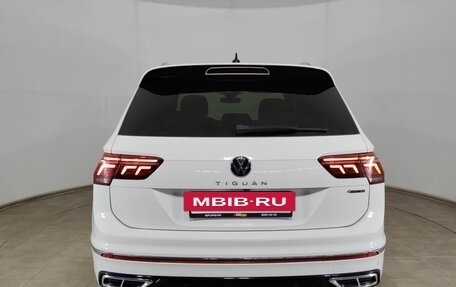 Volkswagen Tiguan II, 2021 год, 2 999 000 рублей, 6 фотография