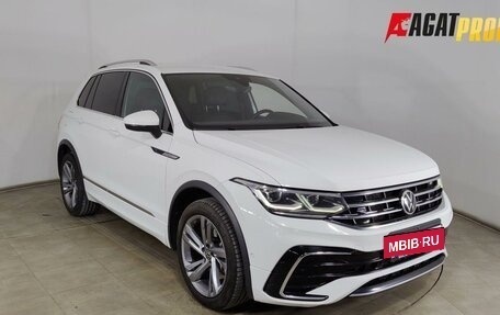 Volkswagen Tiguan II, 2021 год, 2 999 000 рублей, 3 фотография