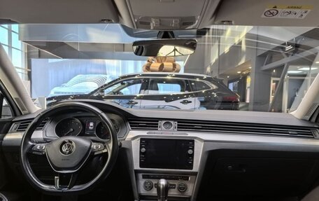 Volkswagen Passat B8 рестайлинг, 2017 год, 1 740 000 рублей, 8 фотография