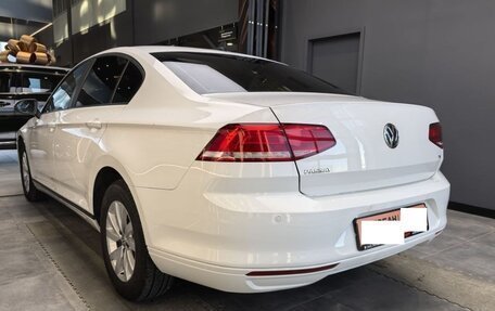 Volkswagen Passat B8 рестайлинг, 2017 год, 1 740 000 рублей, 6 фотография