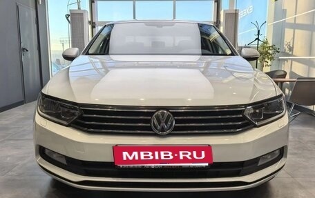 Volkswagen Passat B8 рестайлинг, 2017 год, 1 740 000 рублей, 2 фотография
