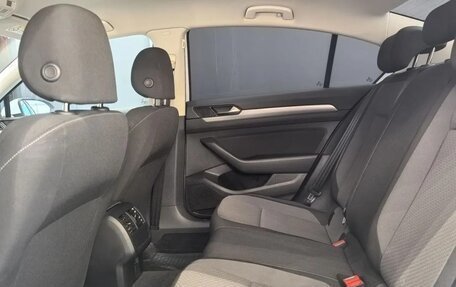 Volkswagen Passat B8 рестайлинг, 2017 год, 1 740 000 рублей, 10 фотография