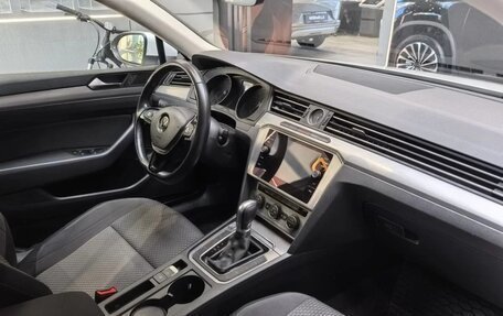 Volkswagen Passat B8 рестайлинг, 2017 год, 1 740 000 рублей, 12 фотография