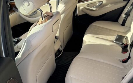 Mercedes-Benz E-Класс, 2017 год, 3 100 000 рублей, 6 фотография