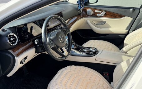 Mercedes-Benz E-Класс, 2017 год, 3 100 000 рублей, 5 фотография