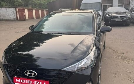 Hyundai Solaris II рестайлинг, 2021 год, 1 750 000 рублей, 5 фотография