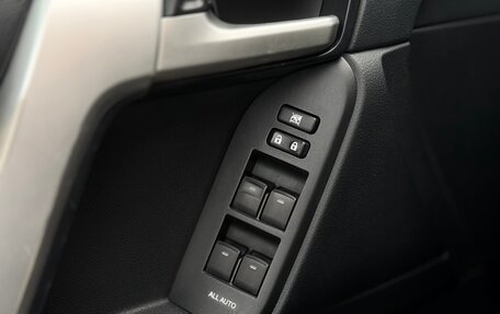 Toyota Land Cruiser Prado 150 рестайлинг 2, 2018 год, 4 299 000 рублей, 18 фотография