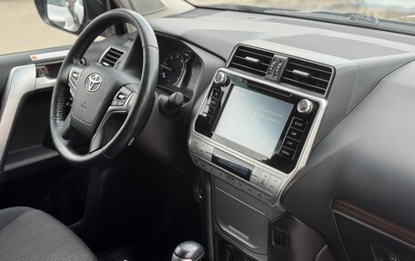 Toyota Land Cruiser Prado 150 рестайлинг 2, 2018 год, 4 299 000 рублей, 32 фотография