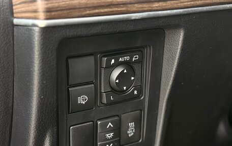 Toyota Land Cruiser Prado 150 рестайлинг 2, 2018 год, 4 299 000 рублей, 34 фотография