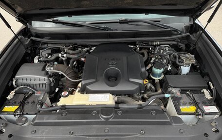 Toyota Land Cruiser Prado 150 рестайлинг 2, 2018 год, 4 299 000 рублей, 39 фотография