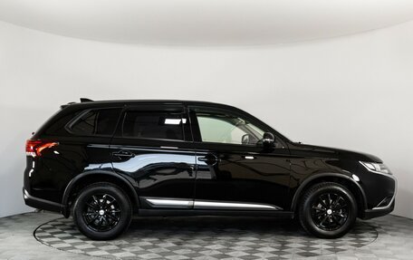 Mitsubishi Outlander III рестайлинг 3, 2020 год, 1 899 000 рублей, 4 фотография