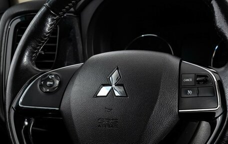 Mitsubishi Outlander III рестайлинг 3, 2020 год, 1 899 000 рублей, 11 фотография