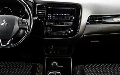 Mitsubishi Outlander III рестайлинг 3, 2020 год, 1 899 000 рублей, 13 фотография