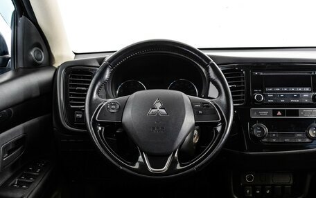 Mitsubishi Outlander III рестайлинг 3, 2020 год, 1 899 000 рублей, 12 фотография