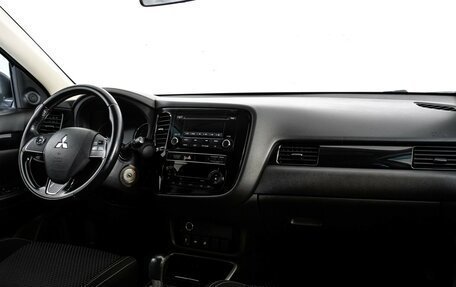 Mitsubishi Outlander III рестайлинг 3, 2020 год, 1 899 000 рублей, 9 фотография