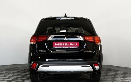 Mitsubishi Outlander III рестайлинг 3, 2020 год, 1 899 000 рублей, 6 фотография