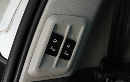 Toyota Land Cruiser Prado 150 рестайлинг 2, 2010 год, 2 588 000 рублей, 34 фотография