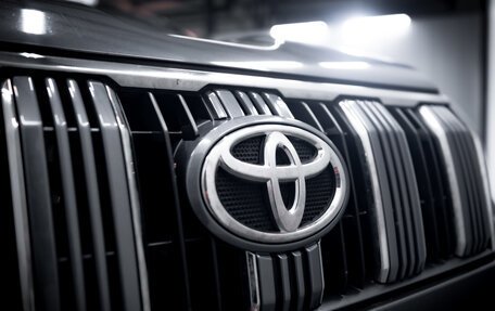 Toyota Land Cruiser Prado 150 рестайлинг 2, 2017 год, 4 535 000 рублей, 9 фотография