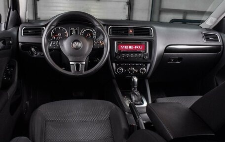 Volkswagen Jetta VI, 2013 год, 1 099 000 рублей, 6 фотография