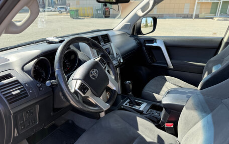 Toyota Land Cruiser Prado 150 рестайлинг 2, 2013 год, 2 890 000 рублей, 5 фотография