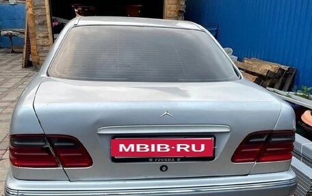 Mercedes-Benz E-Класс, 1999 год, 590 000 рублей, 2 фотография