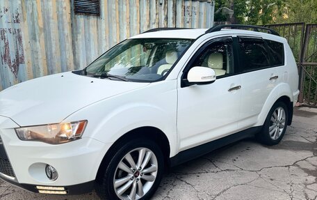 Mitsubishi Outlander III рестайлинг 3, 2010 год, 1 500 000 рублей, 2 фотография