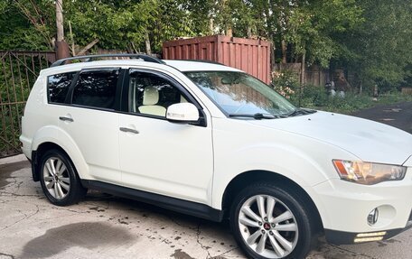 Mitsubishi Outlander III рестайлинг 3, 2010 год, 1 500 000 рублей, 11 фотография