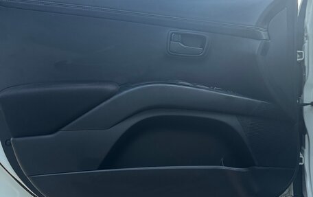 Mitsubishi Outlander III рестайлинг 3, 2010 год, 1 500 000 рублей, 18 фотография