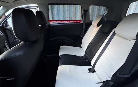 Mitsubishi Outlander III рестайлинг 3, 2010 год, 1 500 000 рублей, 19 фотография