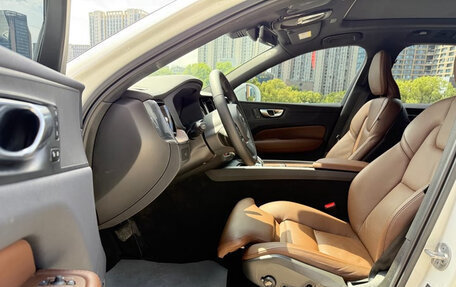 Volvo XC60 II, 2022 год, 3 100 000 рублей, 10 фотография