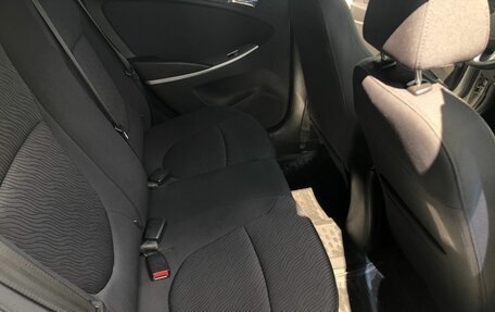 Hyundai Solaris II рестайлинг, 2011 год, 690 000 рублей, 21 фотография