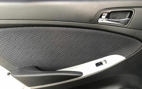 Hyundai Solaris II рестайлинг, 2011 год, 690 000 рублей, 18 фотография
