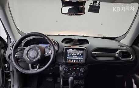 Jeep Renegade I рестайлинг, 2022 год, 2 090 000 рублей, 18 фотография