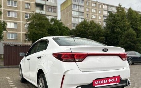 KIA Rio IV, 2018 год, 900 000 рублей, 2 фотография