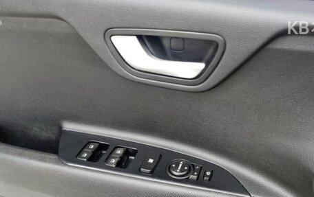 KIA Stonic, 2020 год, 1 190 000 рублей, 7 фотография