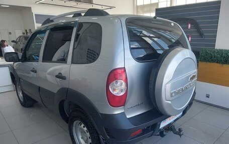 Chevrolet Niva I рестайлинг, 2017 год, 640 000 рублей, 6 фотография