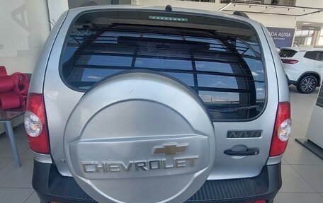Chevrolet Niva I рестайлинг, 2017 год, 640 000 рублей, 5 фотография