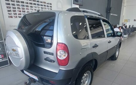 Chevrolet Niva I рестайлинг, 2017 год, 640 000 рублей, 4 фотография