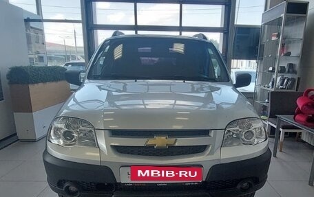 Chevrolet Niva I рестайлинг, 2017 год, 640 000 рублей, 2 фотография