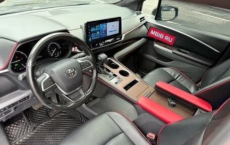 Toyota Sienna, 2021 год, 3 300 000 рублей, 6 фотография