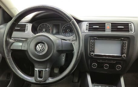 Volkswagen Jetta VI, 2011 год, 810 000 рублей, 12 фотография