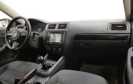 Volkswagen Jetta VI, 2011 год, 810 000 рублей, 13 фотография