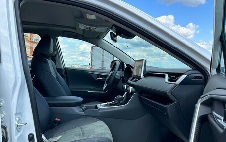 Toyota RAV4, 2022 год, 4 225 990 рублей, 21 фотография