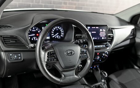 Hyundai Solaris II рестайлинг, 2021 год, 1 800 000 рублей, 12 фотография