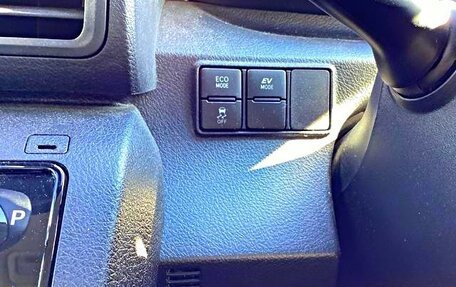 Toyota Sienta II, 2022 год, 1 200 000 рублей, 19 фотография
