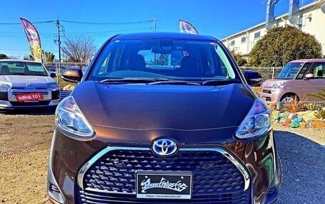 Toyota Sienta II, 2022 год, 1 200 000 рублей, 6 фотография